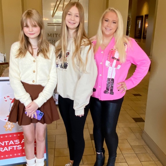 Meet your Posher, Lindsay - Picture 2 of 2